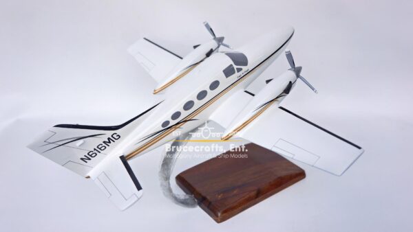 Cessna 425 (N616MG) - Image 4